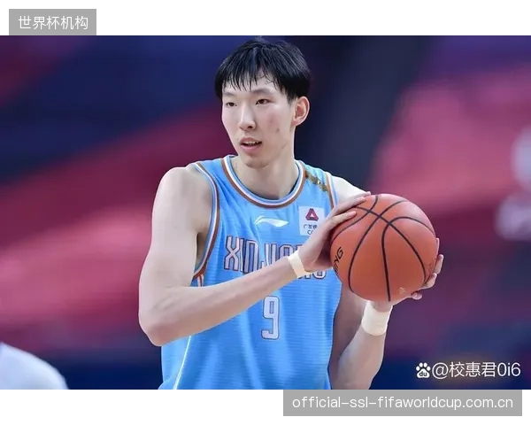 周琦休赛期赴美跨界解说引发争议，球迷担忧其商业活动影响康复与备战。